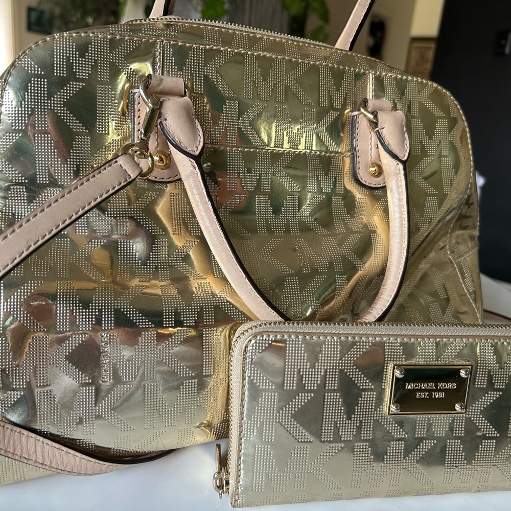 Michal Kors shiny gold bag INCLUDES matching wallet.